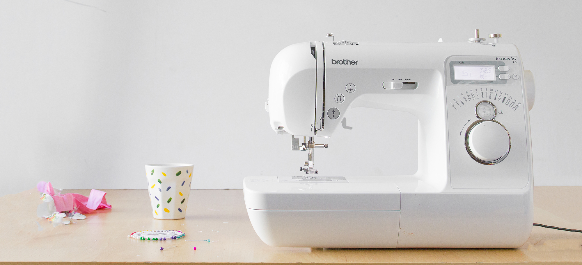 Machine à Coudre avec Kit de Couture y Matériaux de Bricolage du Sac avec 12 Types de Points 
