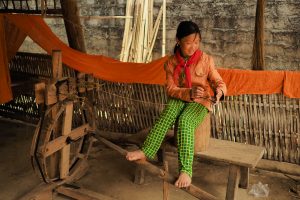 Démonstration de filage du lin au vietnam